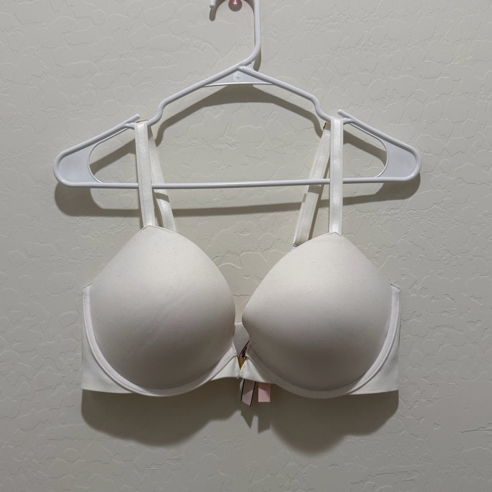 Victoria’s secret white push up bra